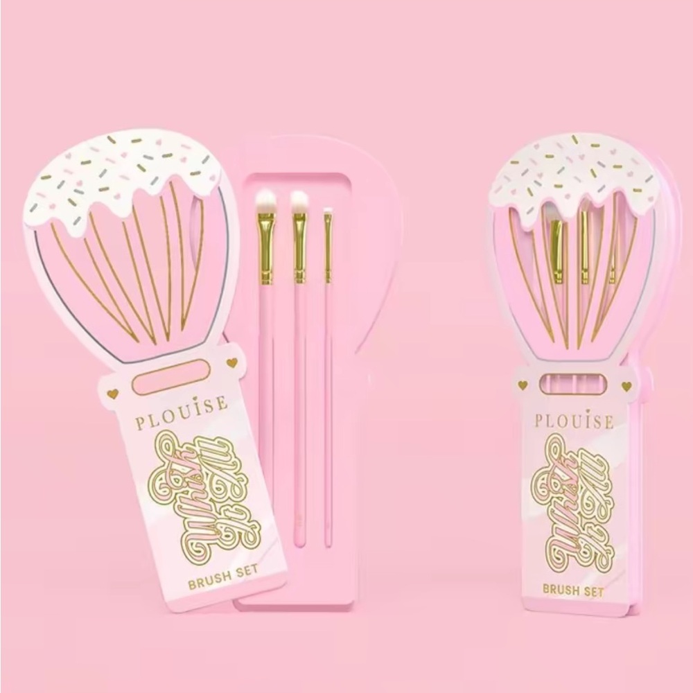 P. Louise “Whisk it All”  3 piece brush set in a cute magnetic box.  NEW
